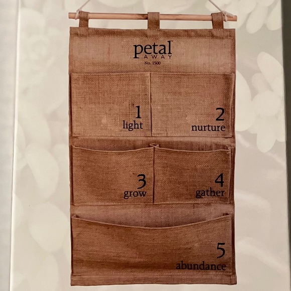 (3 pc) Petal Away Burlap Garden Organizer 22" x 14" Incl.Pole, Cord, Organizer - Picture 6 of 6
